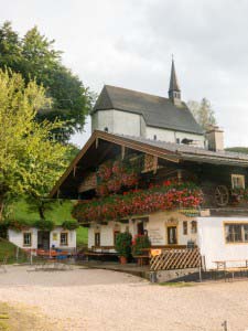 Der Gasthof zum Streichen mit der Streichenkirche,